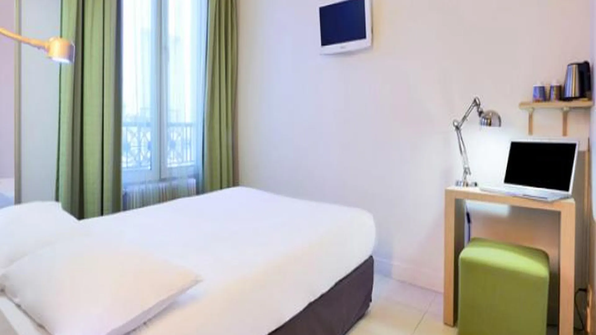 Kyriad 10 - Canal Saint Martin - Republique 3* Париж