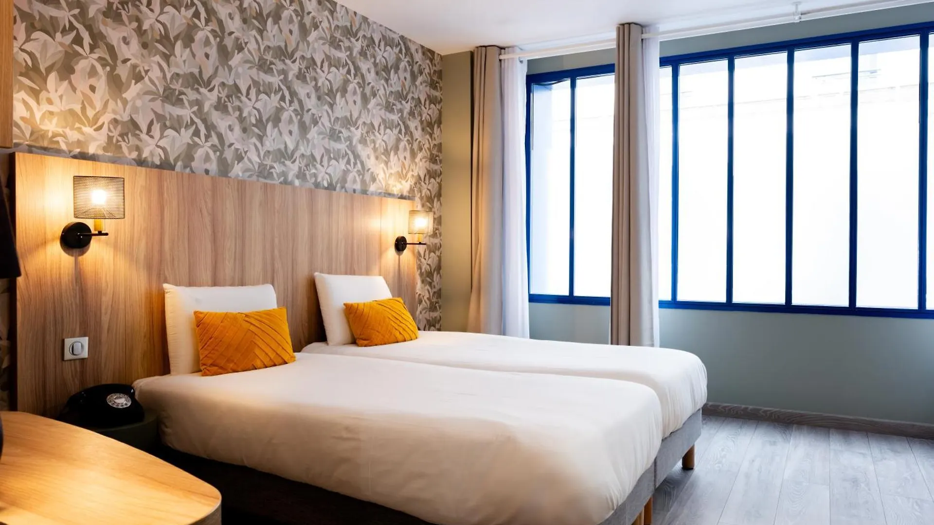 Kyriad 10 - Canal Saint Martin - Republique 3* Париж
