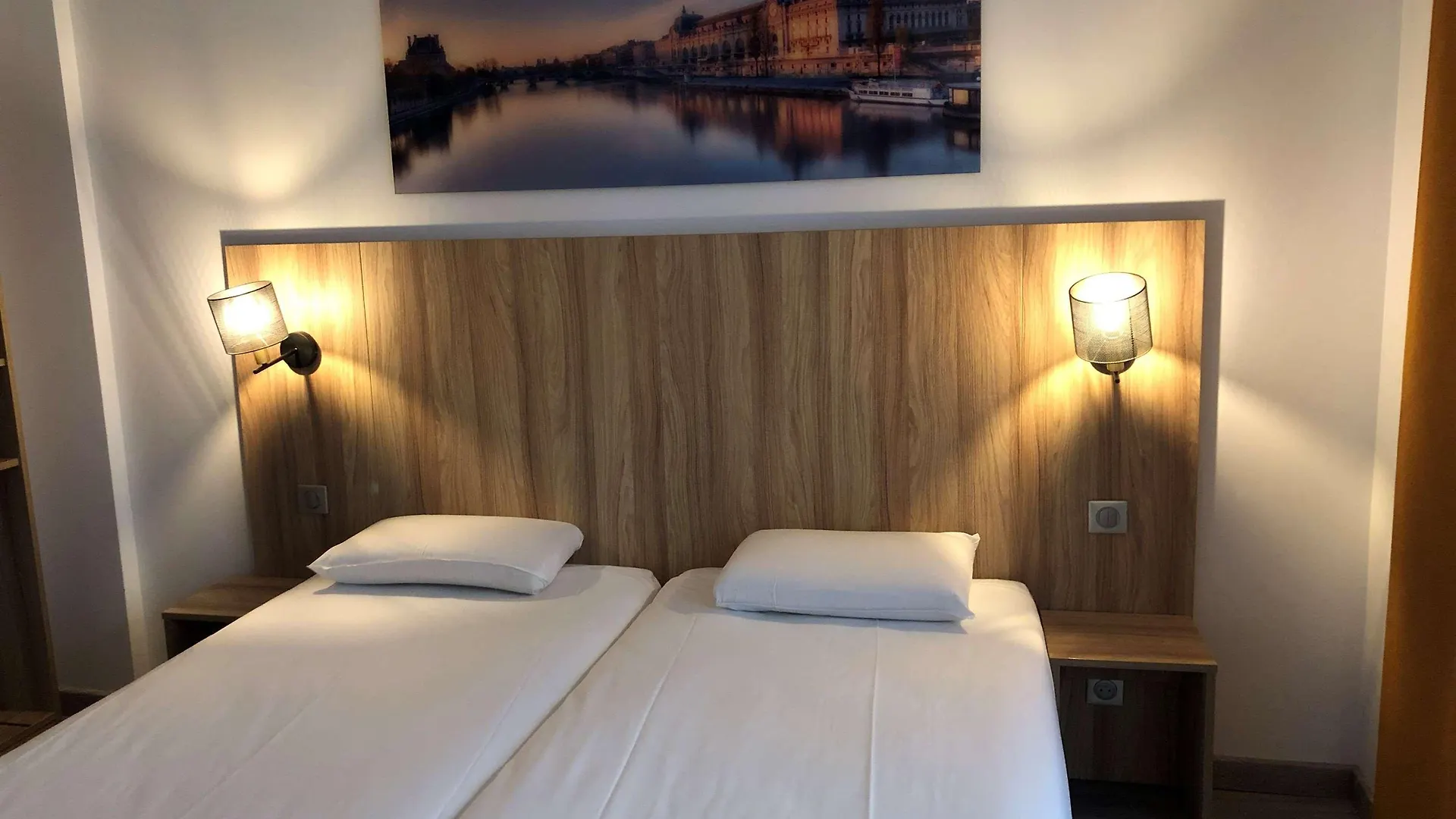 Kyriad 10 - Canal Saint Martin - Republique 3* Paris