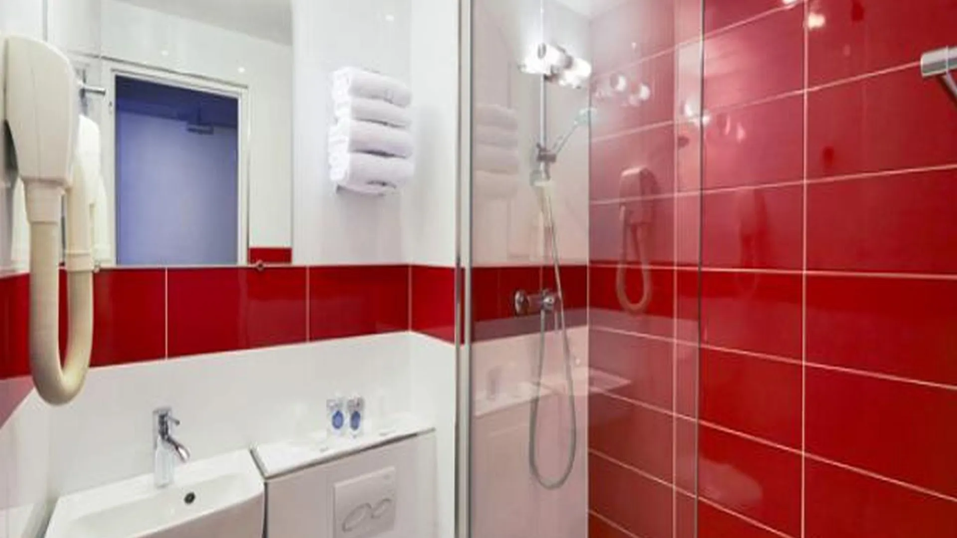 Kyriad 10 - Canal Saint Martin - Republique 3*