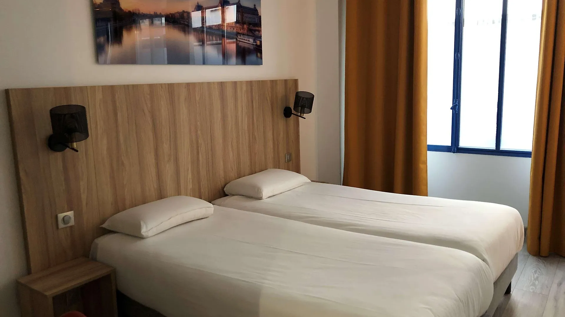 Hotel Kyriad 10 - Canal Saint Martin - Republique Paris
