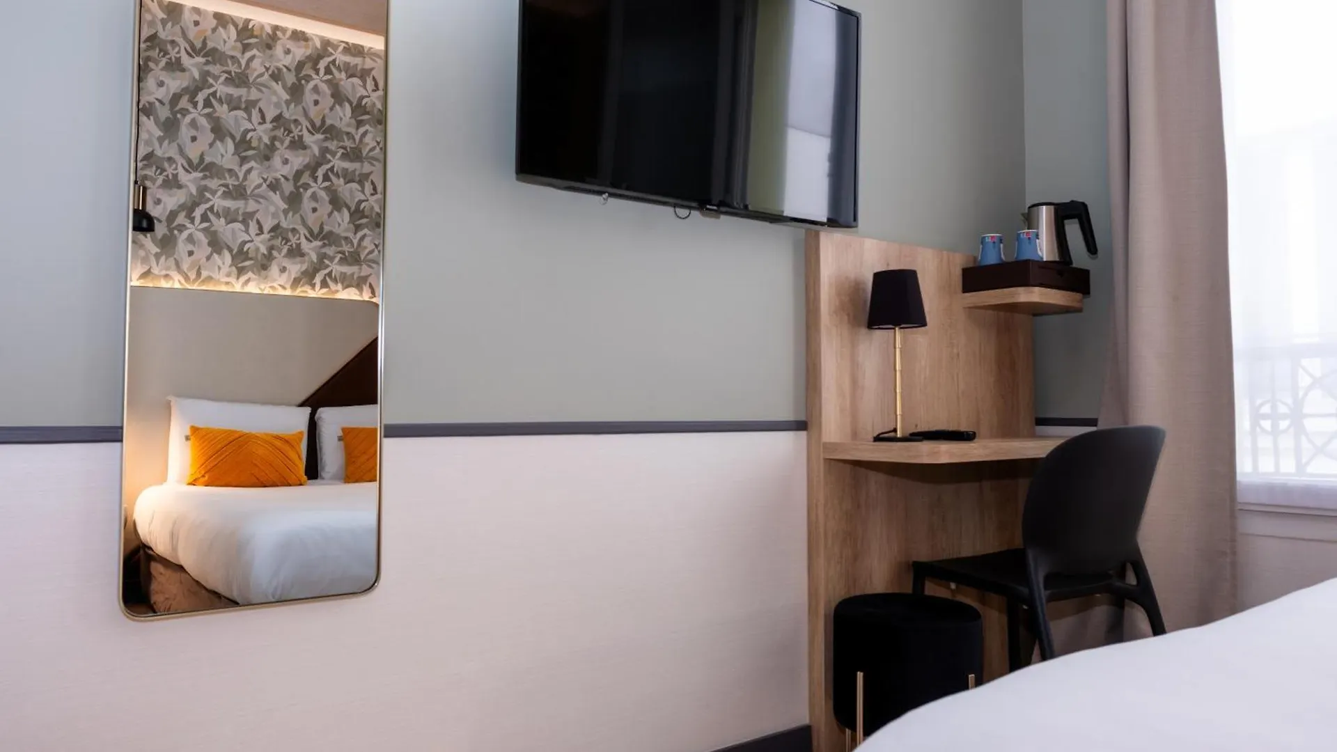 Kyriad 10 - Canal Saint Martin - Republique 3*