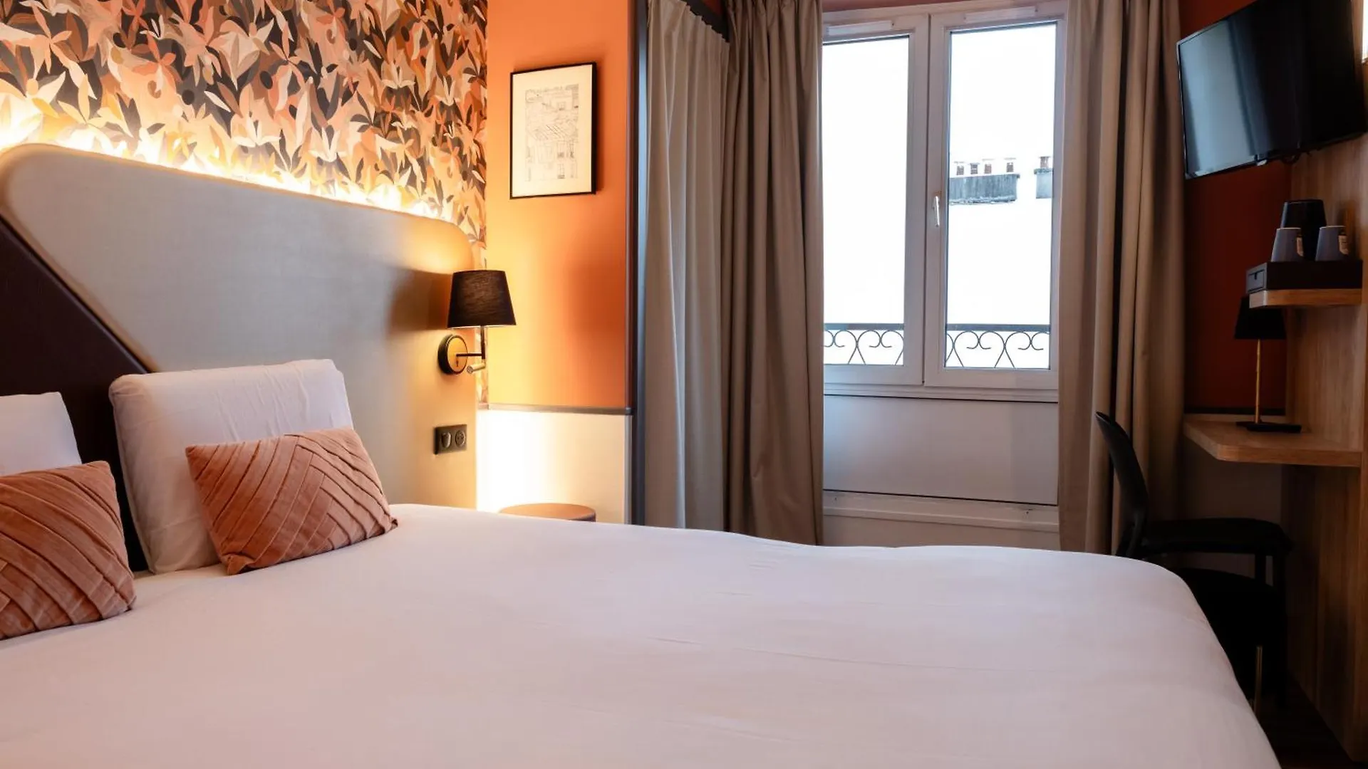 Kyriad 10 - Canal Saint Martin - Republique Hotel
