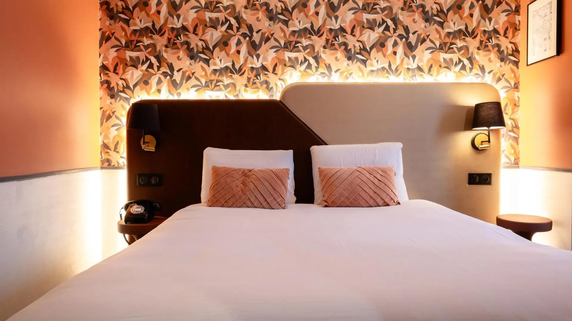 Kyriad 10 - Canal Saint Martin - République Hotel 3*