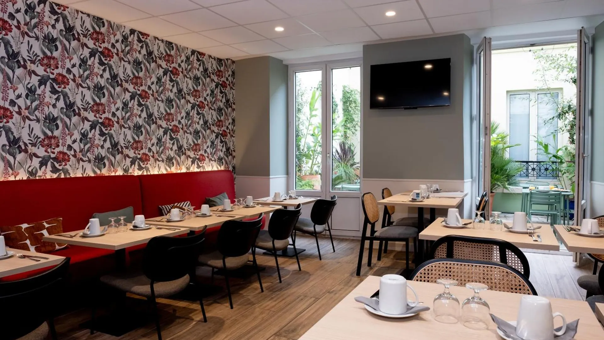 Kyriad 10 - Canal Saint Martin - Republique Hotel Paris